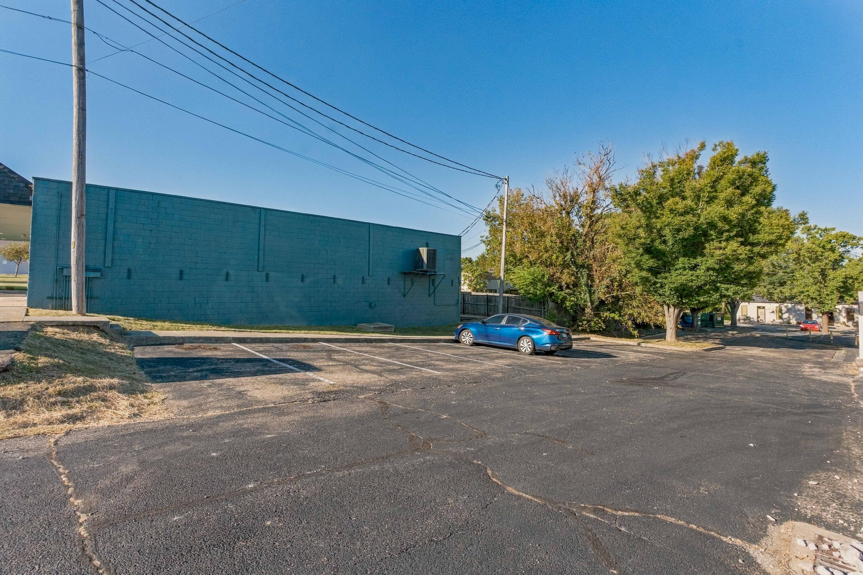 172 Versailles Road