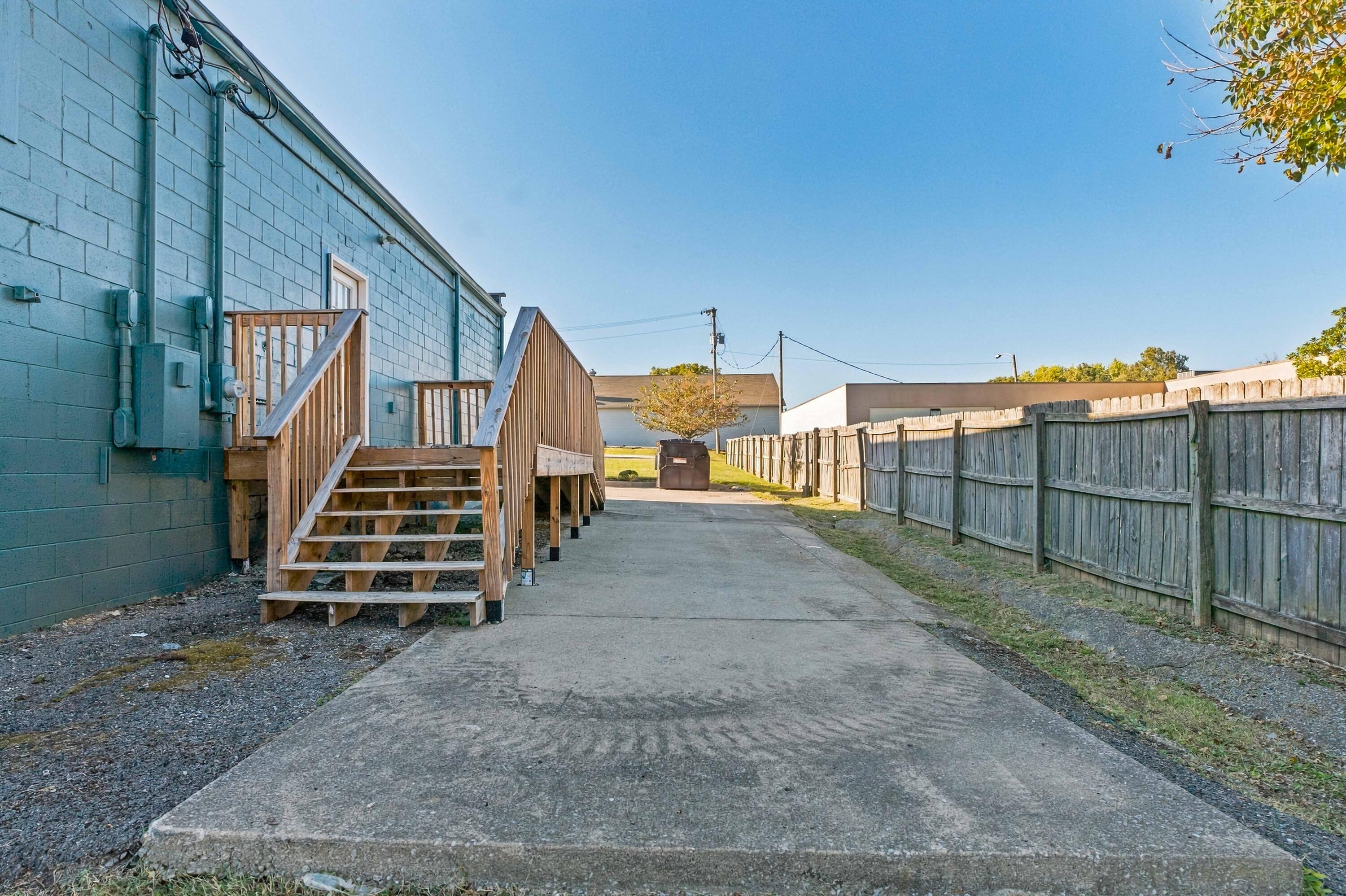 172 Versailles Road