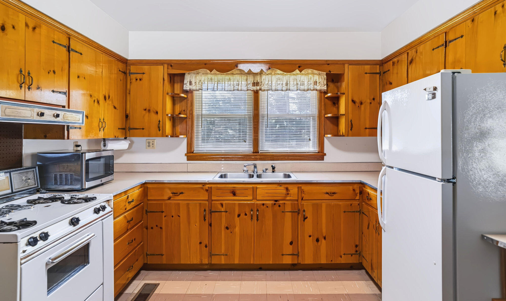 812 Elmwood Drive