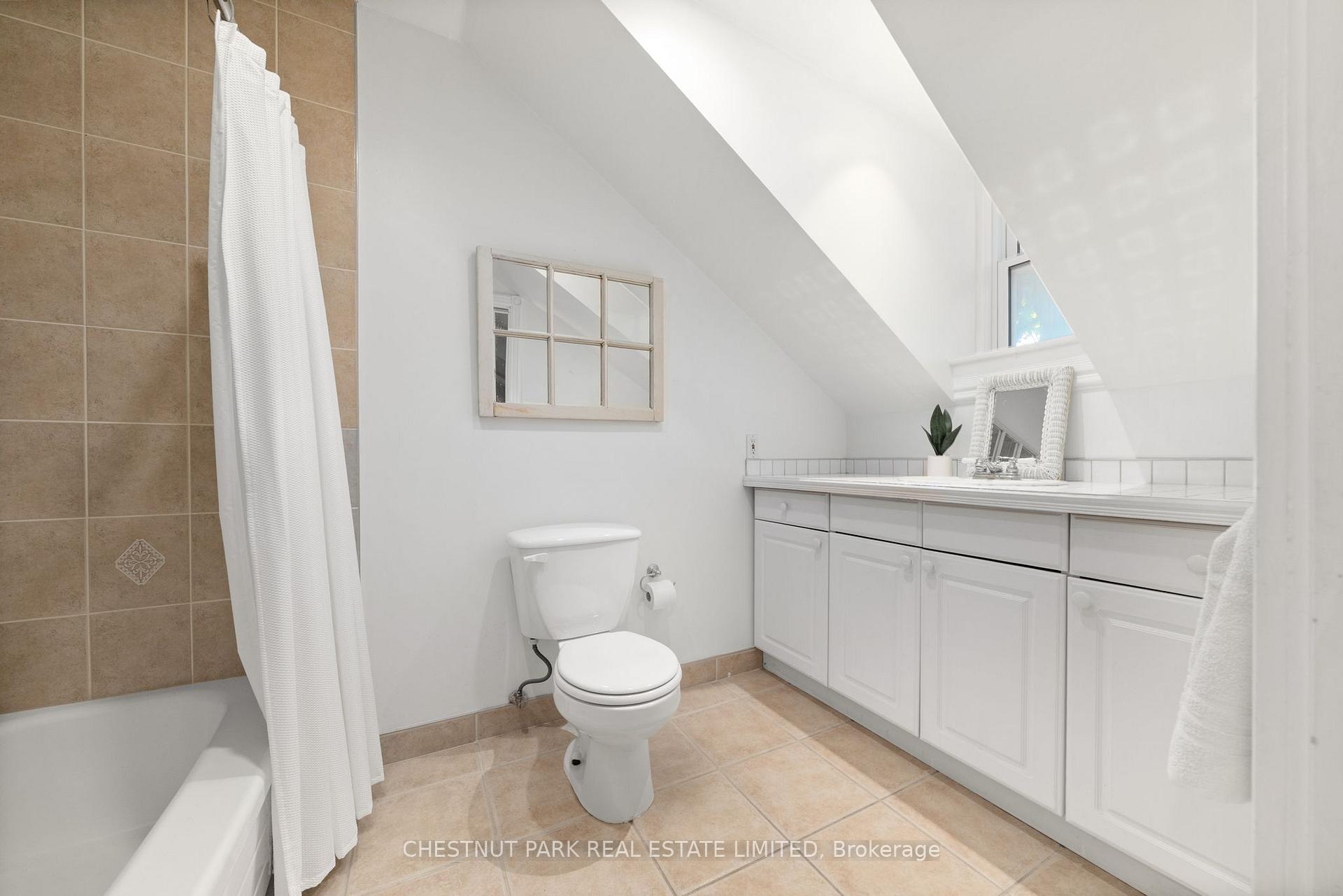 25 Picton Main Street, Prince Edward County