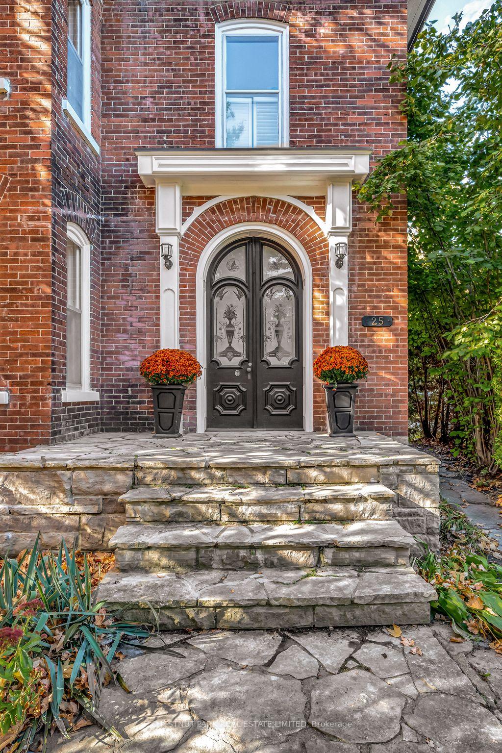 25 Picton Main Street, Prince Edward County