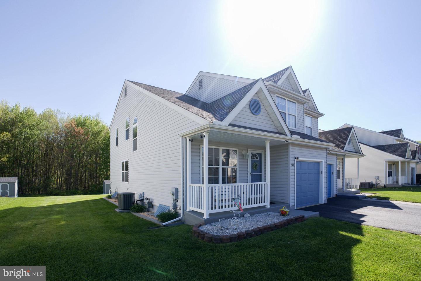 705 Lexington Dr