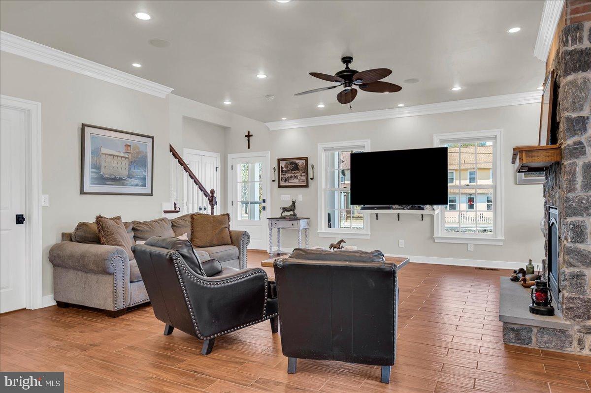 1157 Valley Rd