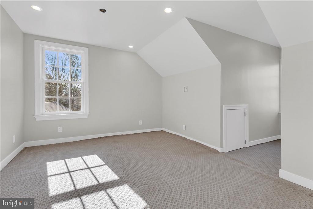 1157 Valley Rd
