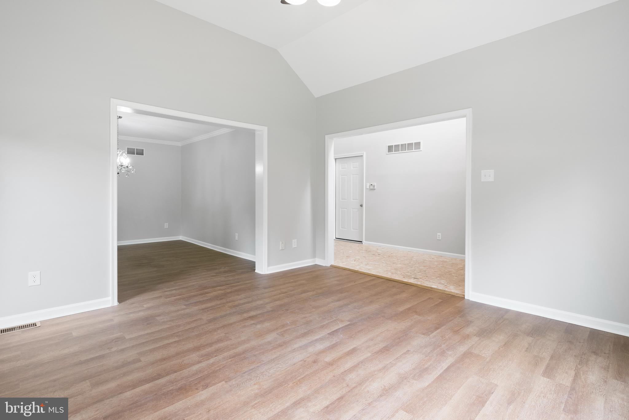 14 Grist Mill Ln