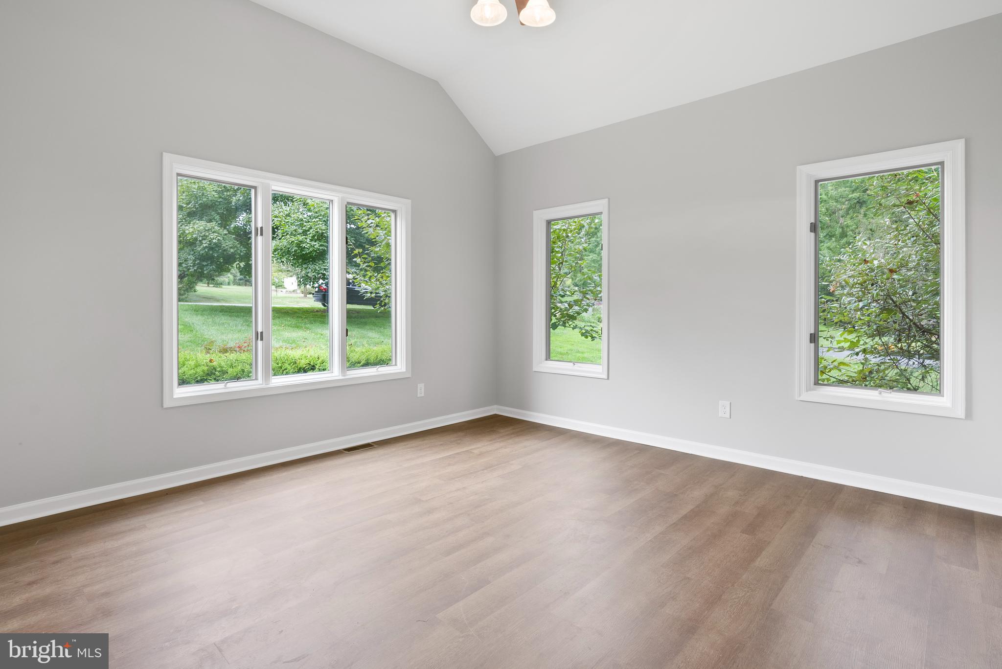 14 Grist Mill Ln