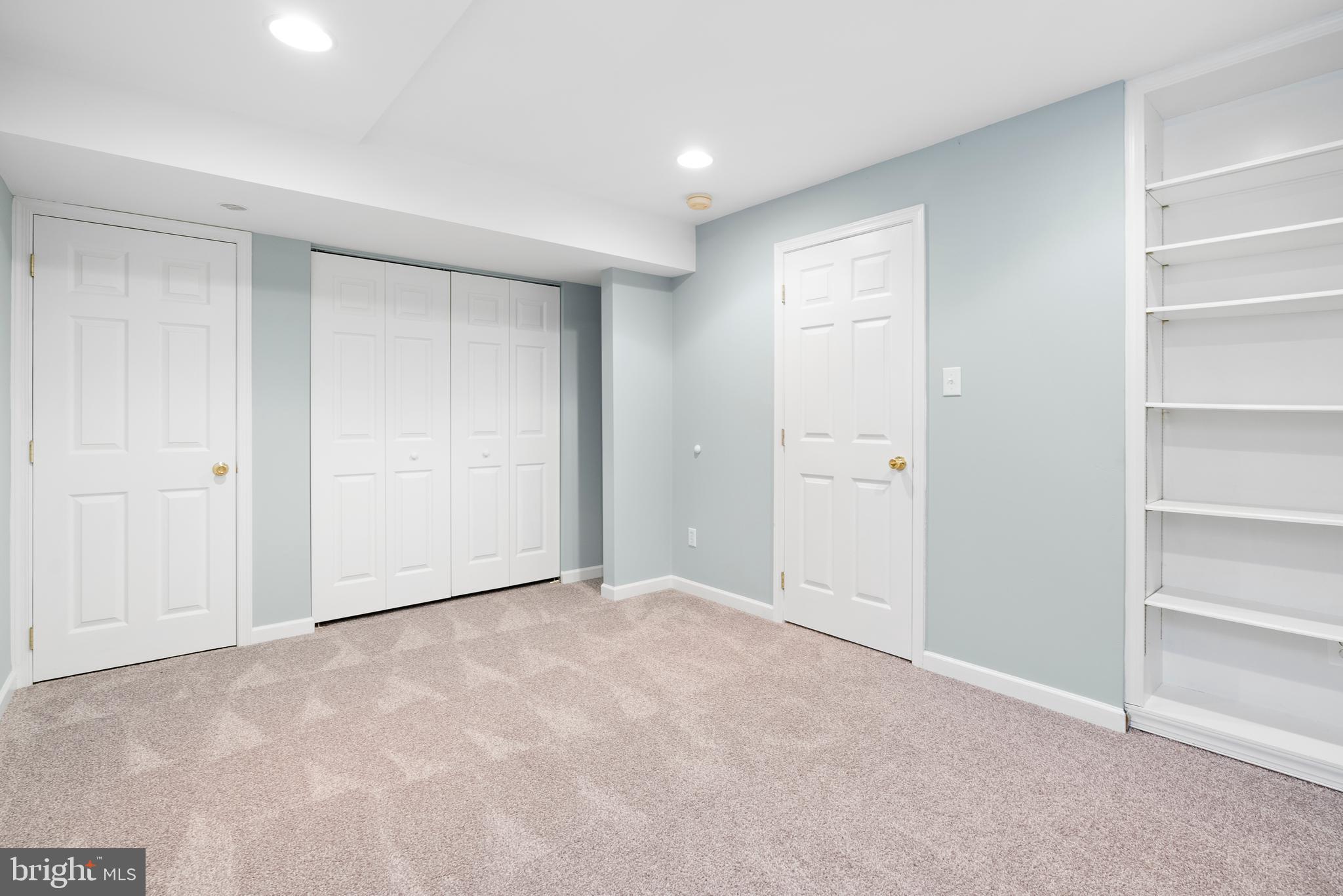 14 Grist Mill Ln