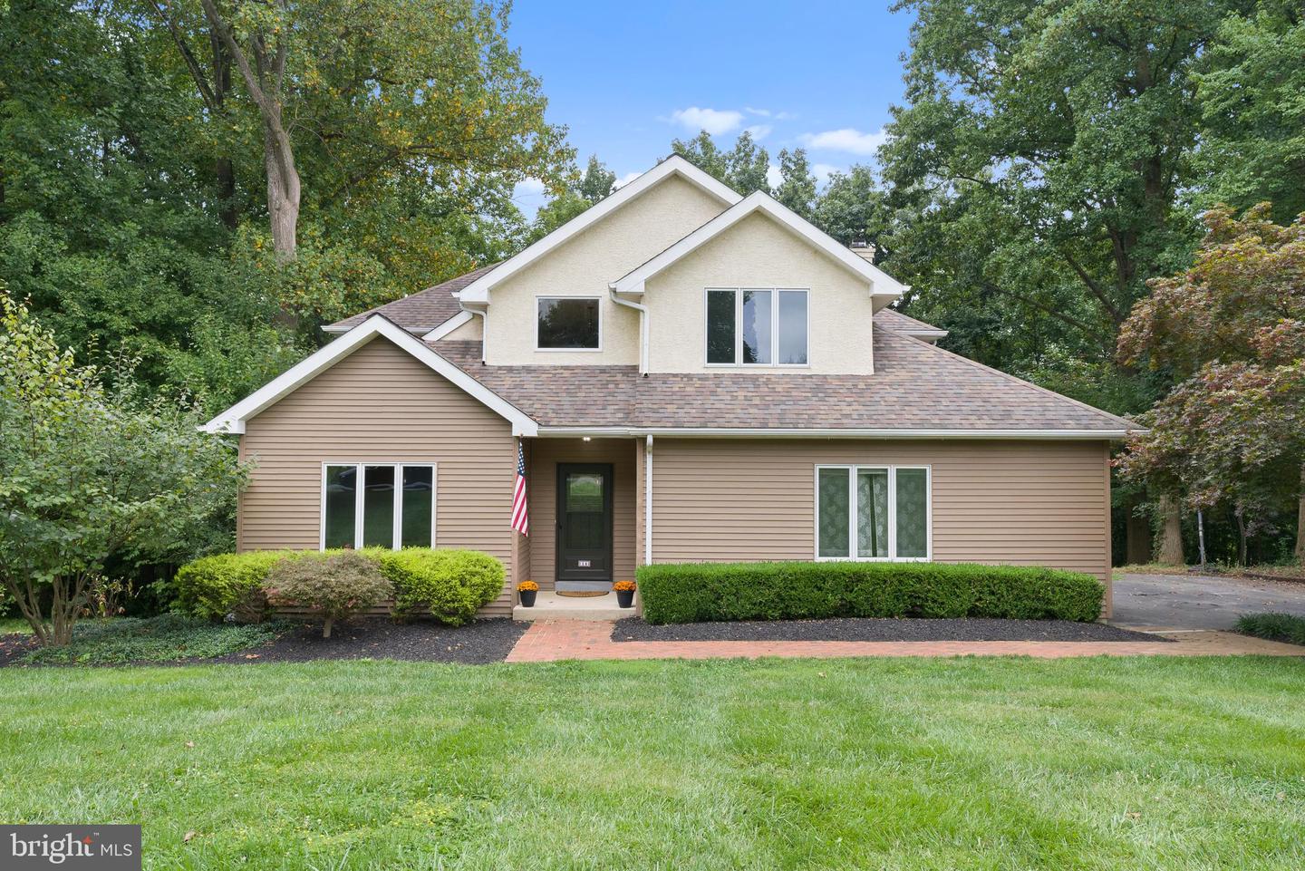 14 Grist Mill Ln