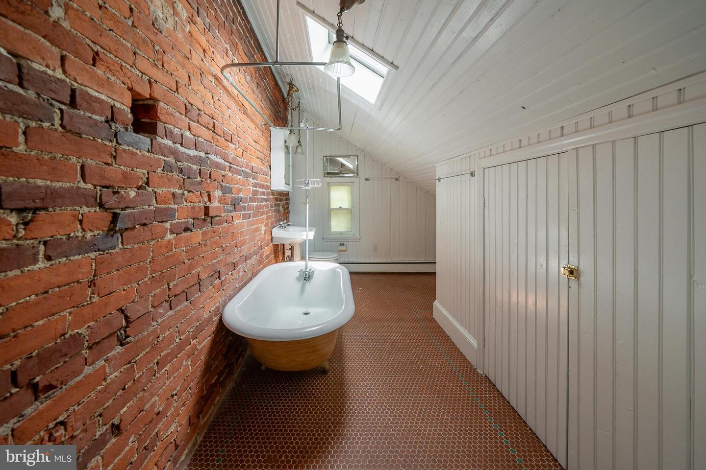 143 Dean St