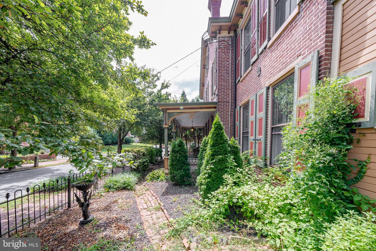143 Dean St
