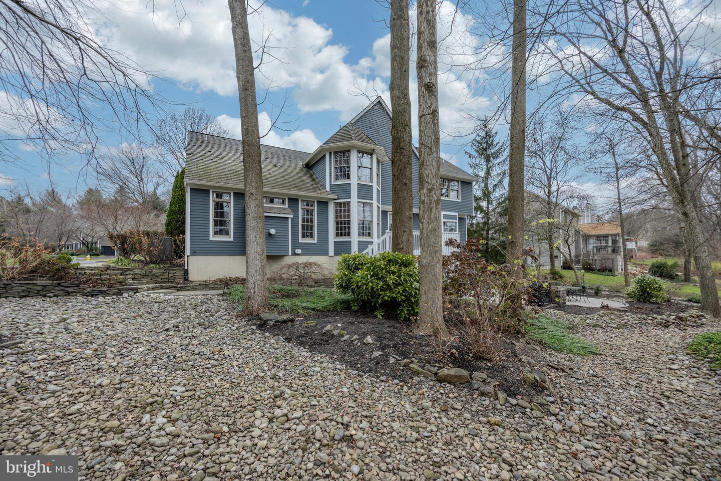 2004 Rosemont Dr