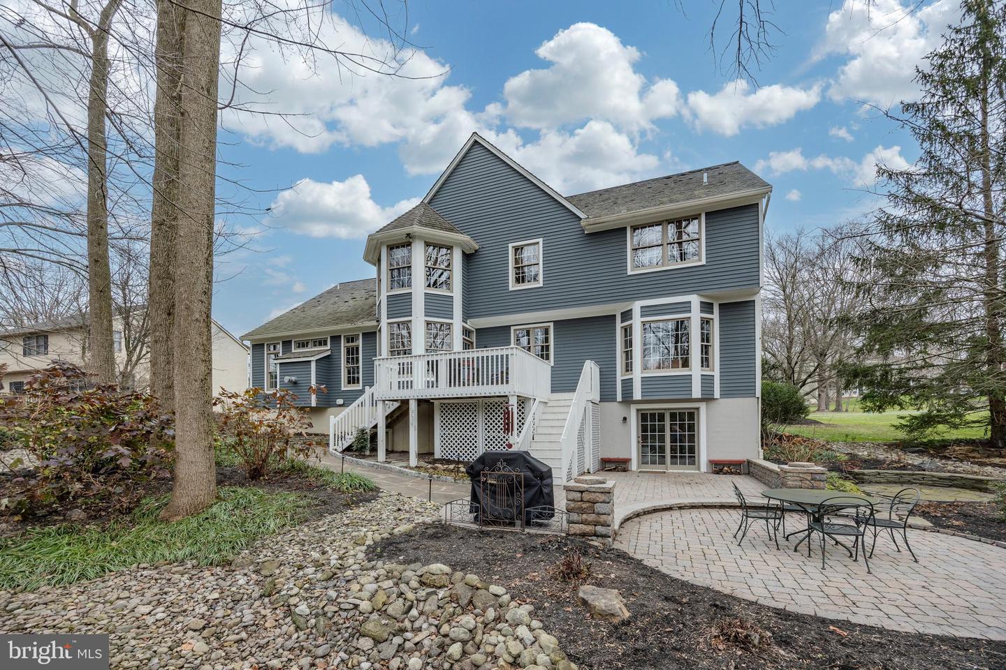 2004 Rosemont Dr