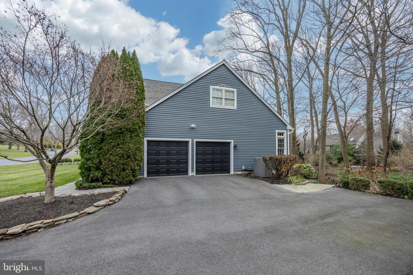 2004 Rosemont Dr