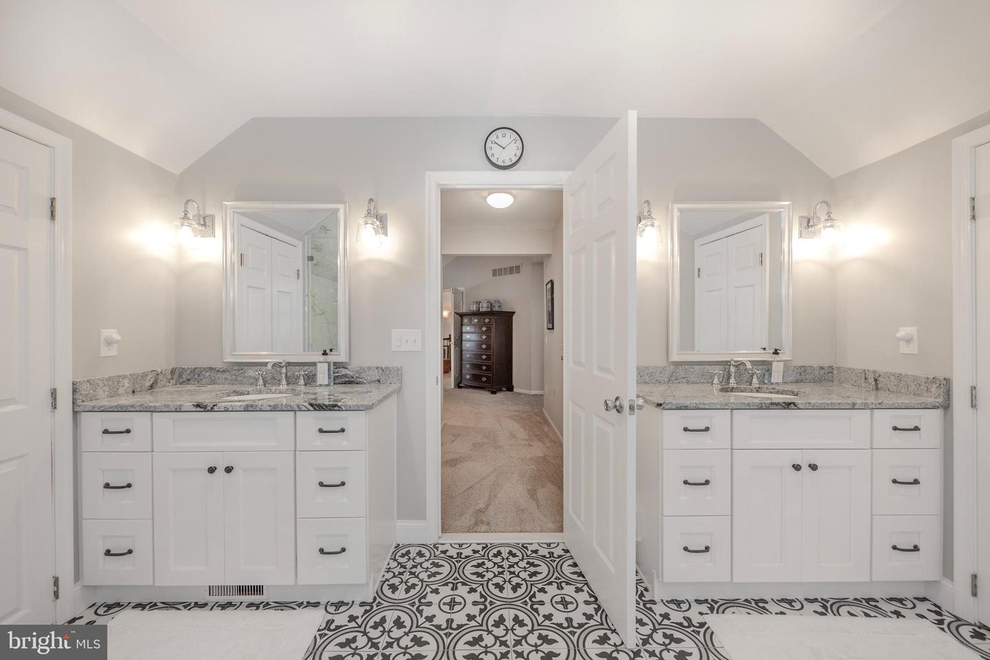 2004 Rosemont Dr