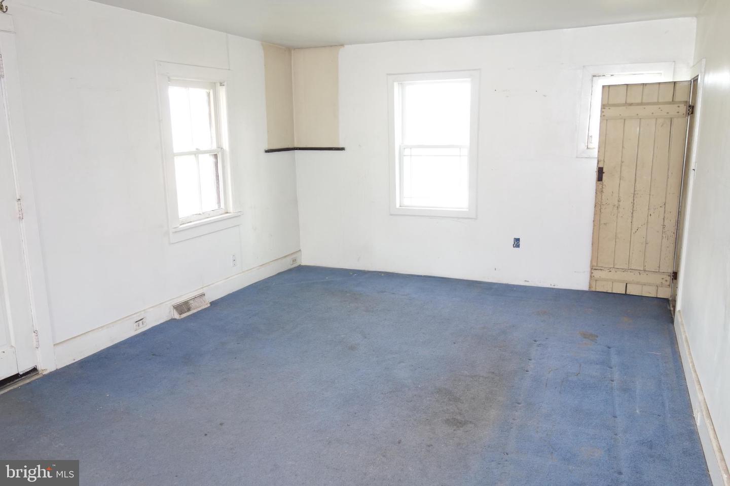 260 Laurel Rd