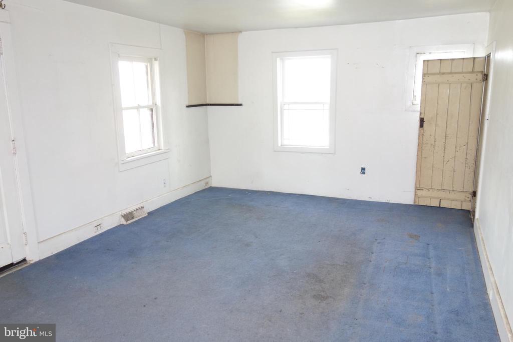 260 Laurel Rd