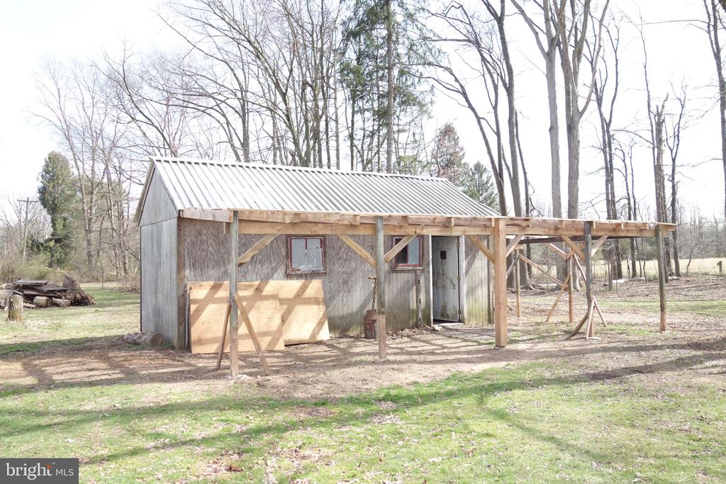 260 Laurel Rd