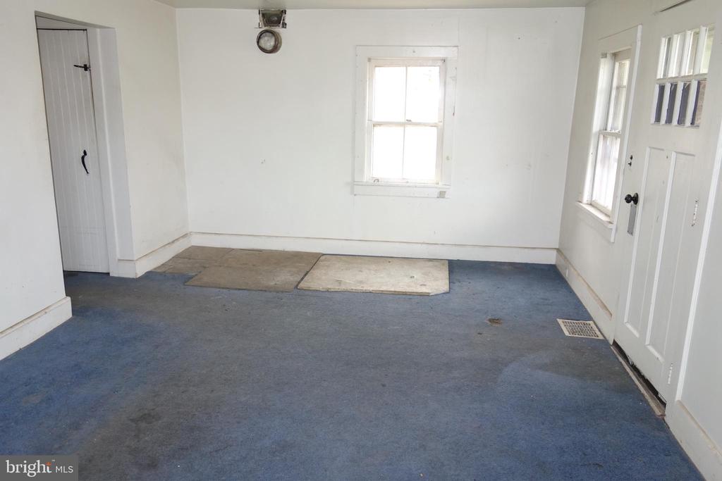 260 Laurel Rd