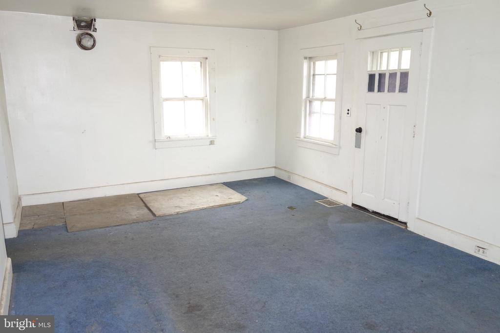 260 Laurel Rd