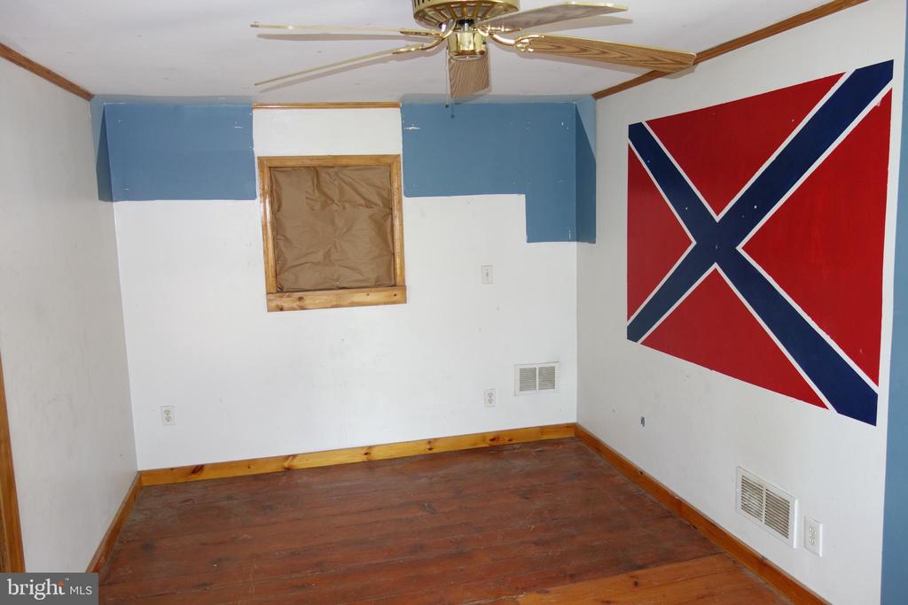 260 Laurel Rd