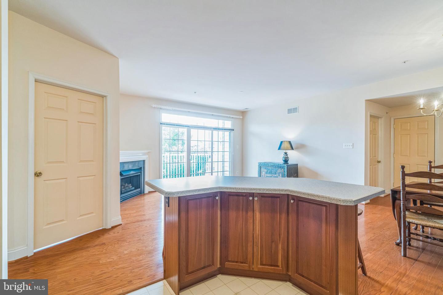 211 Victoria Gardens Dr #F