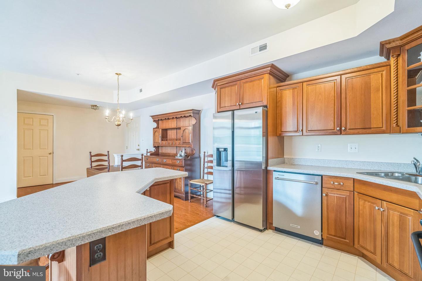 211 Victoria Gardens Dr #F