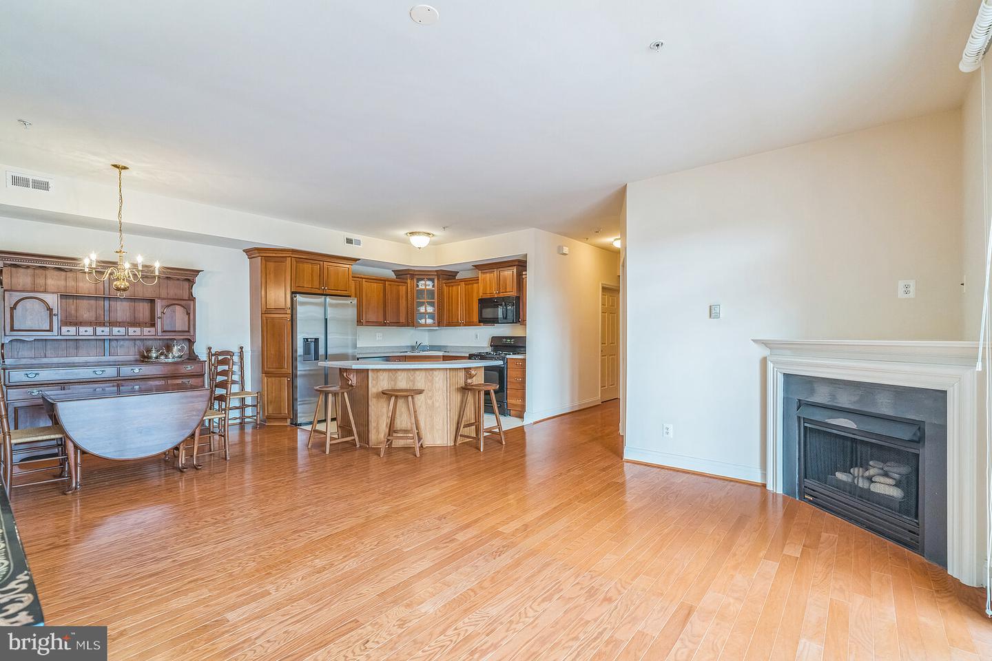 211 Victoria Gardens Dr #F