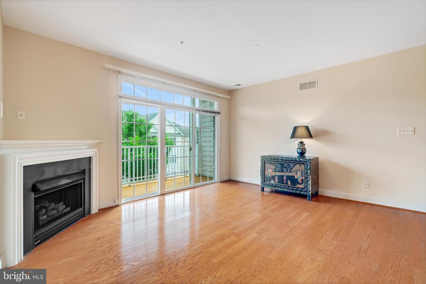 211 Victoria Gardens Dr #F