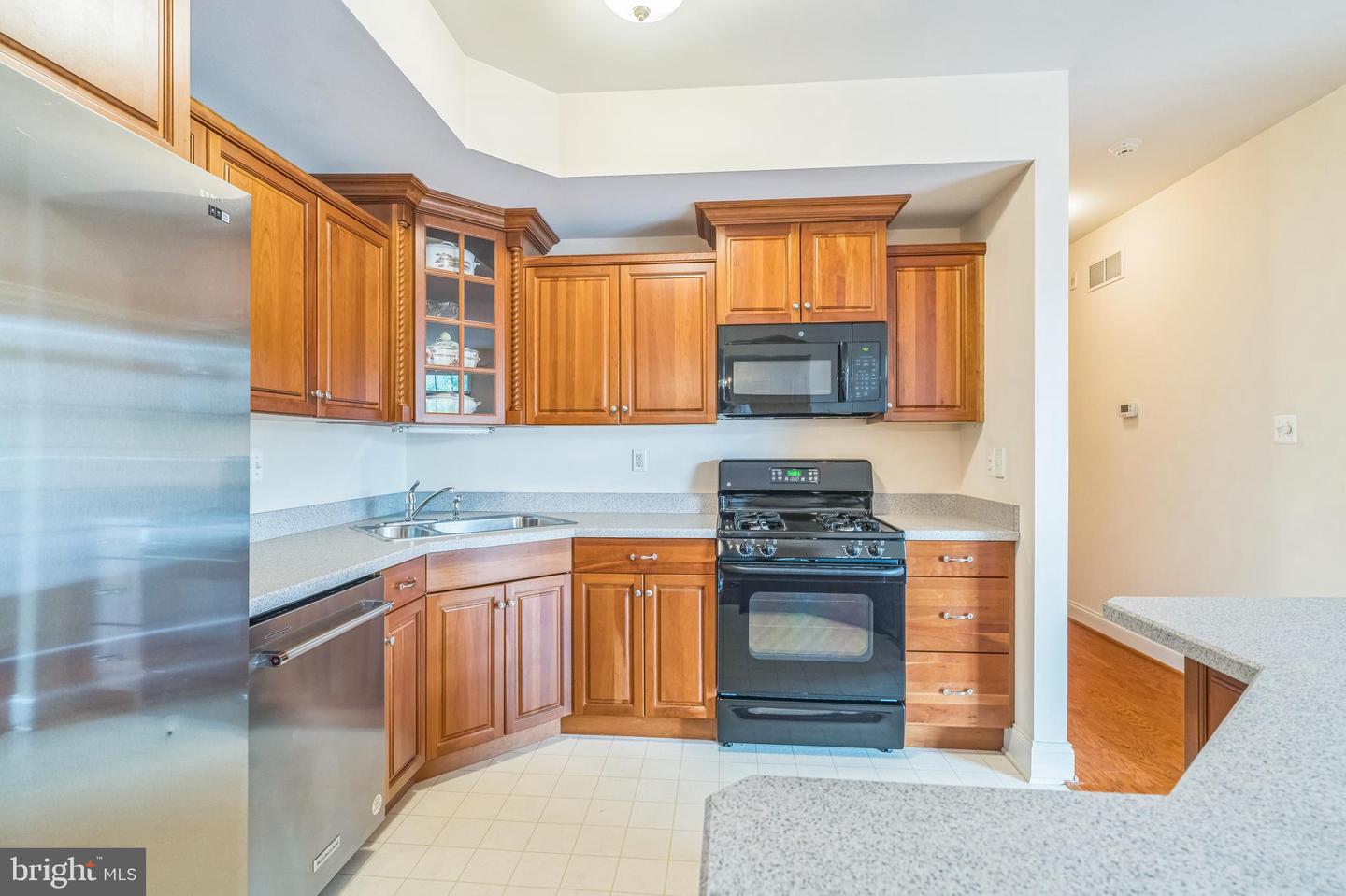 211 Victoria Gardens Dr #F