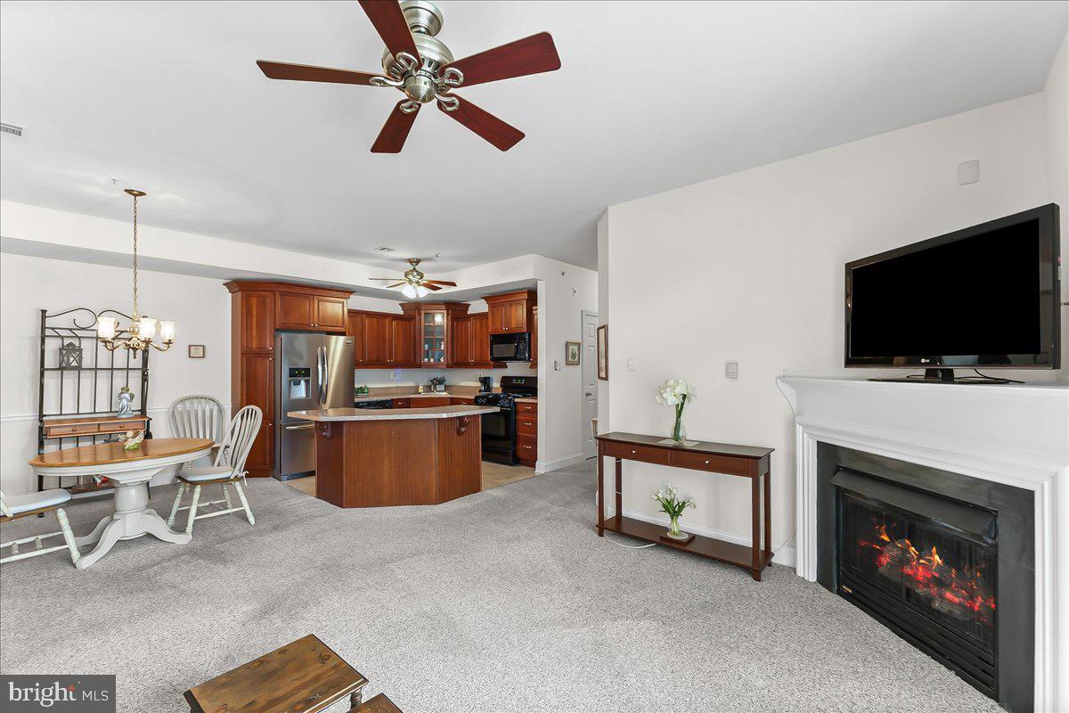 306 VICTORIA GARDENS DRIVE D