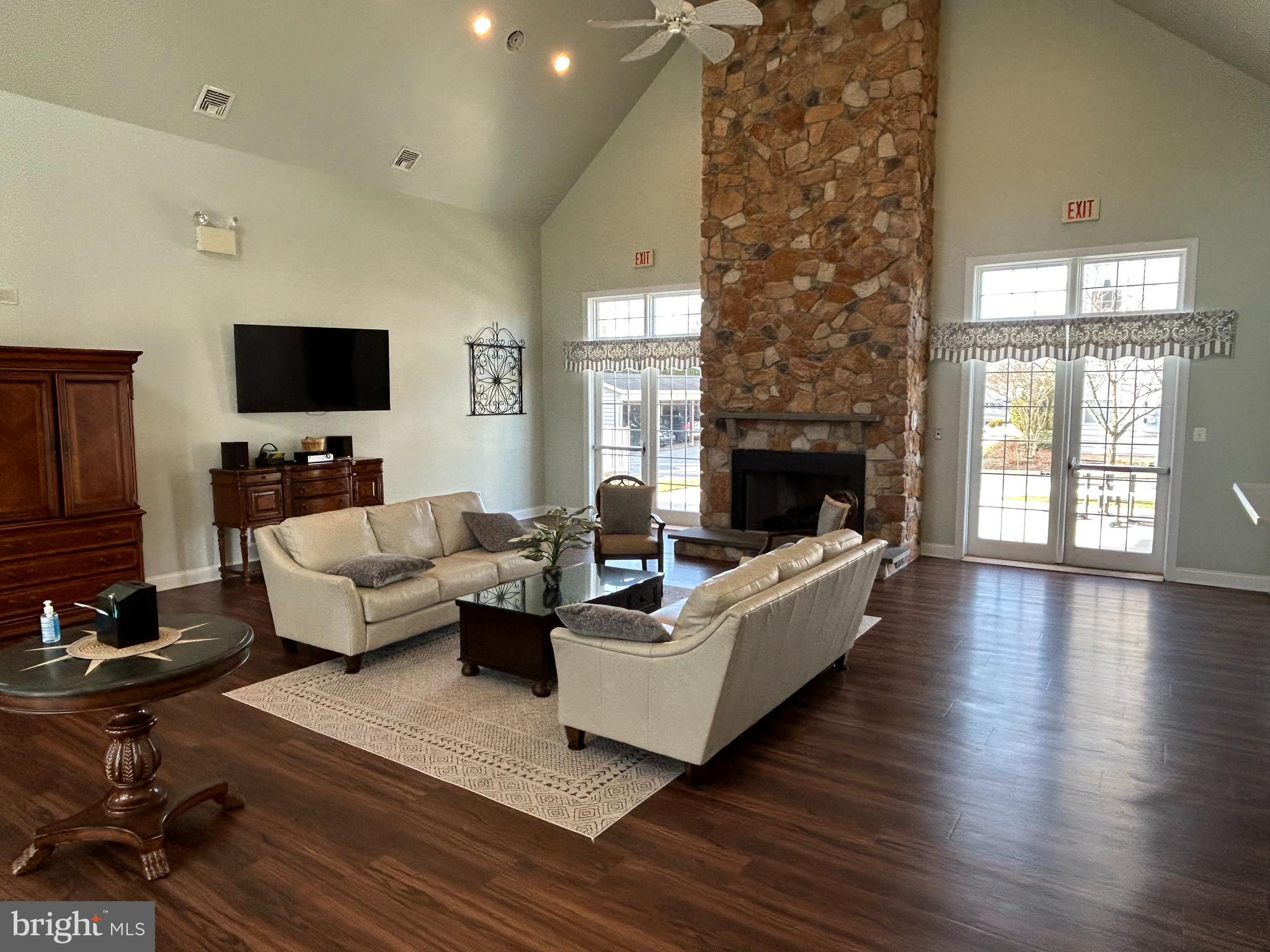 306 VICTORIA GARDENS DRIVE D