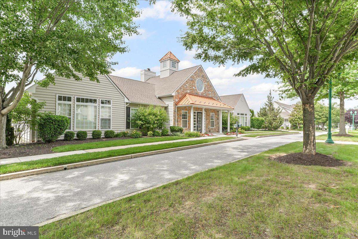 306 VICTORIA GARDENS DRIVE D