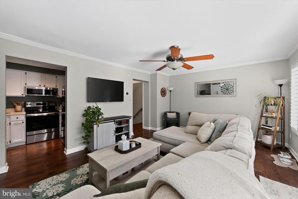 24 W JONATHAN COURT 24