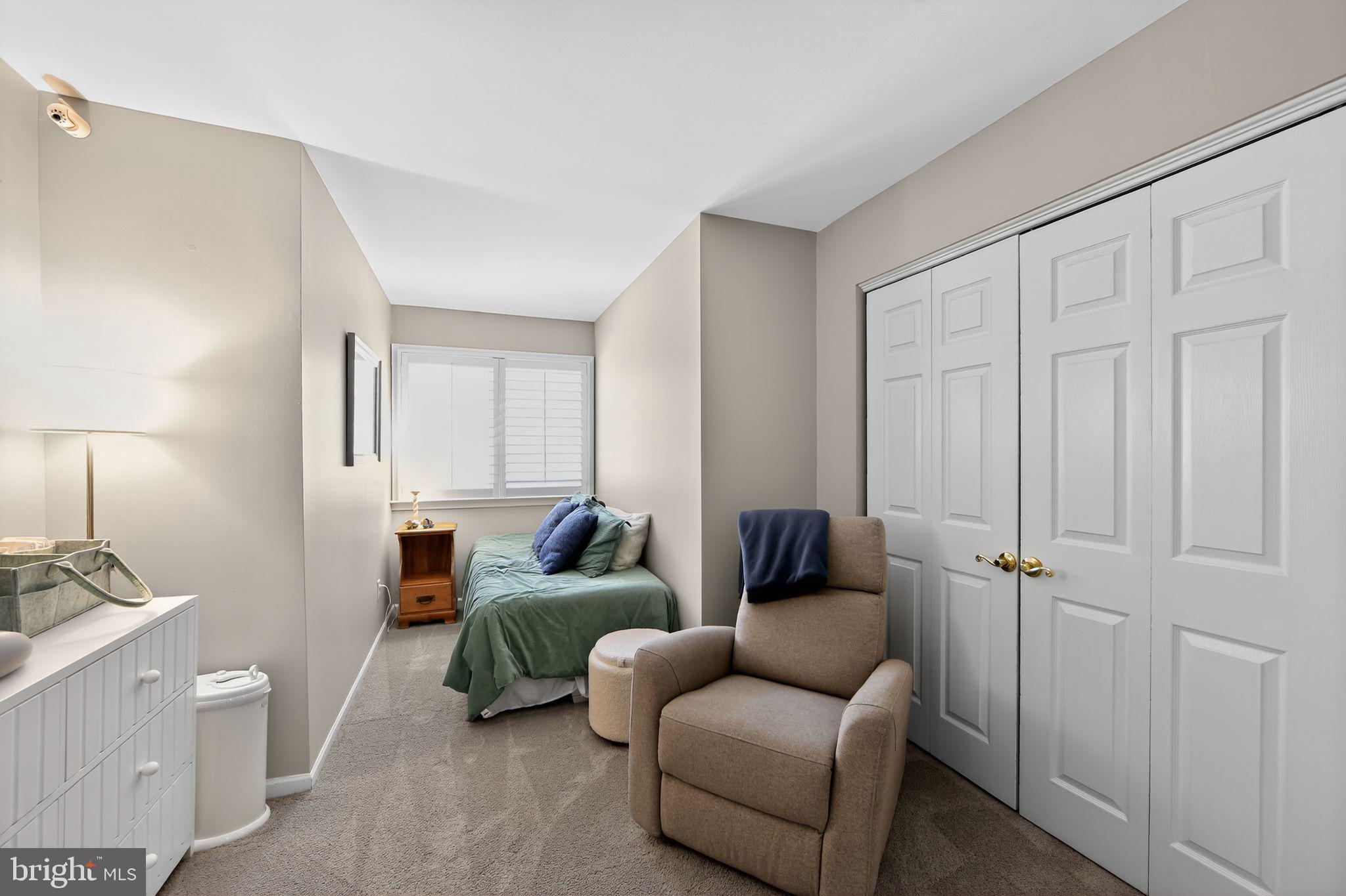 24 W JONATHAN COURT 24