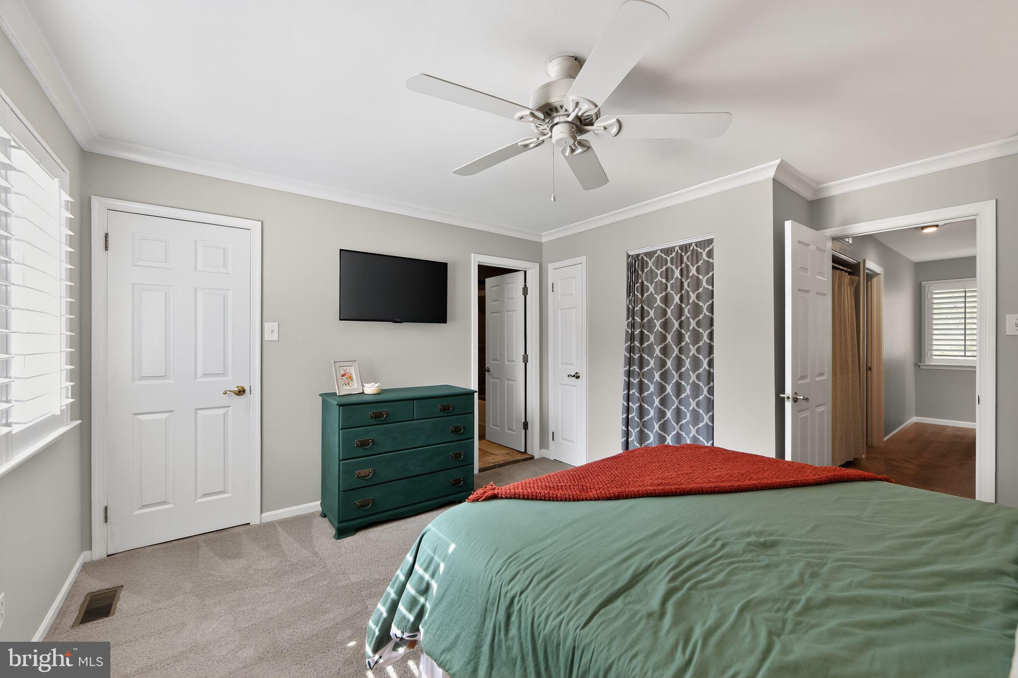 24 W JONATHAN COURT 24