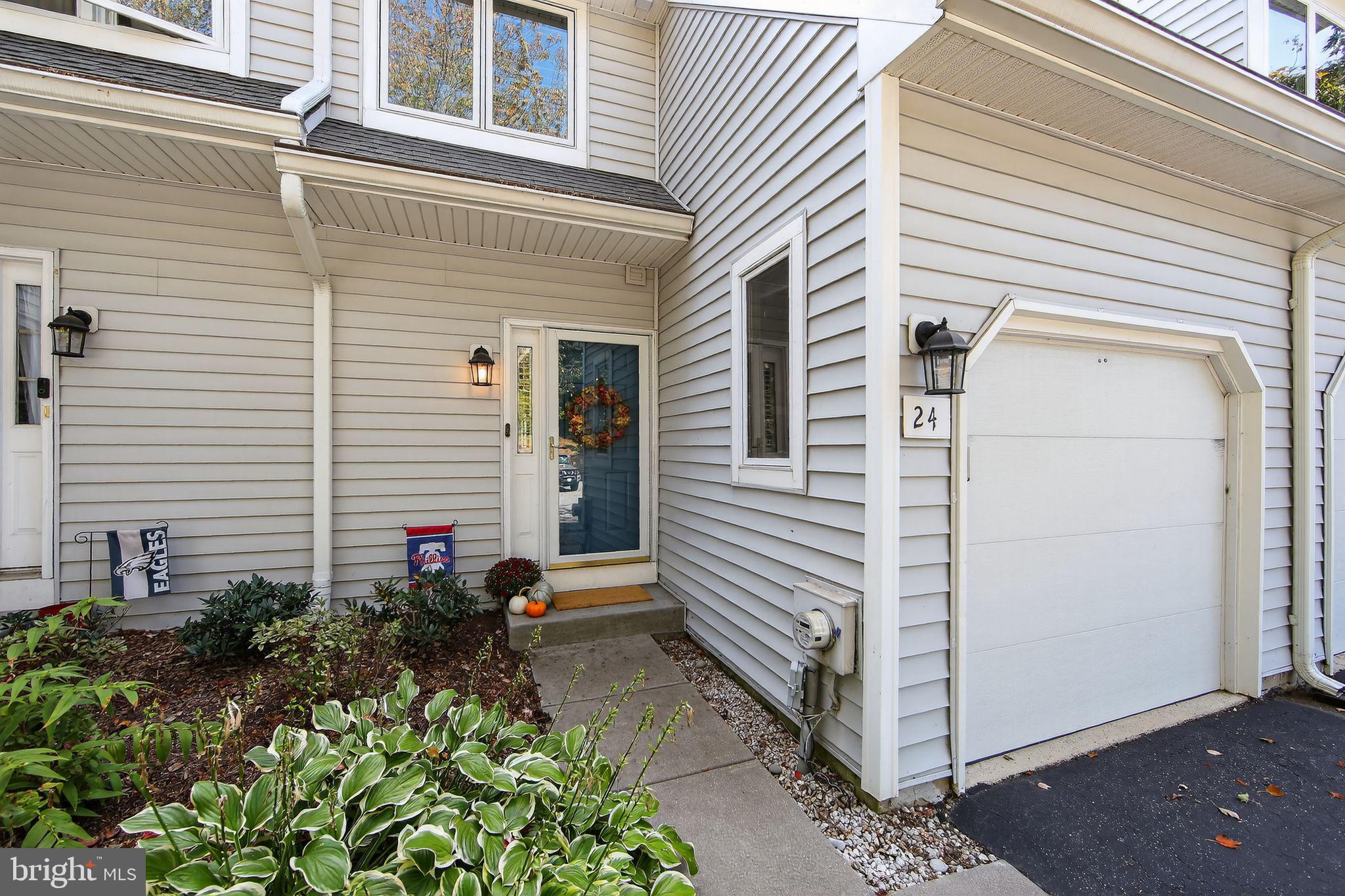 24 W JONATHAN COURT 24