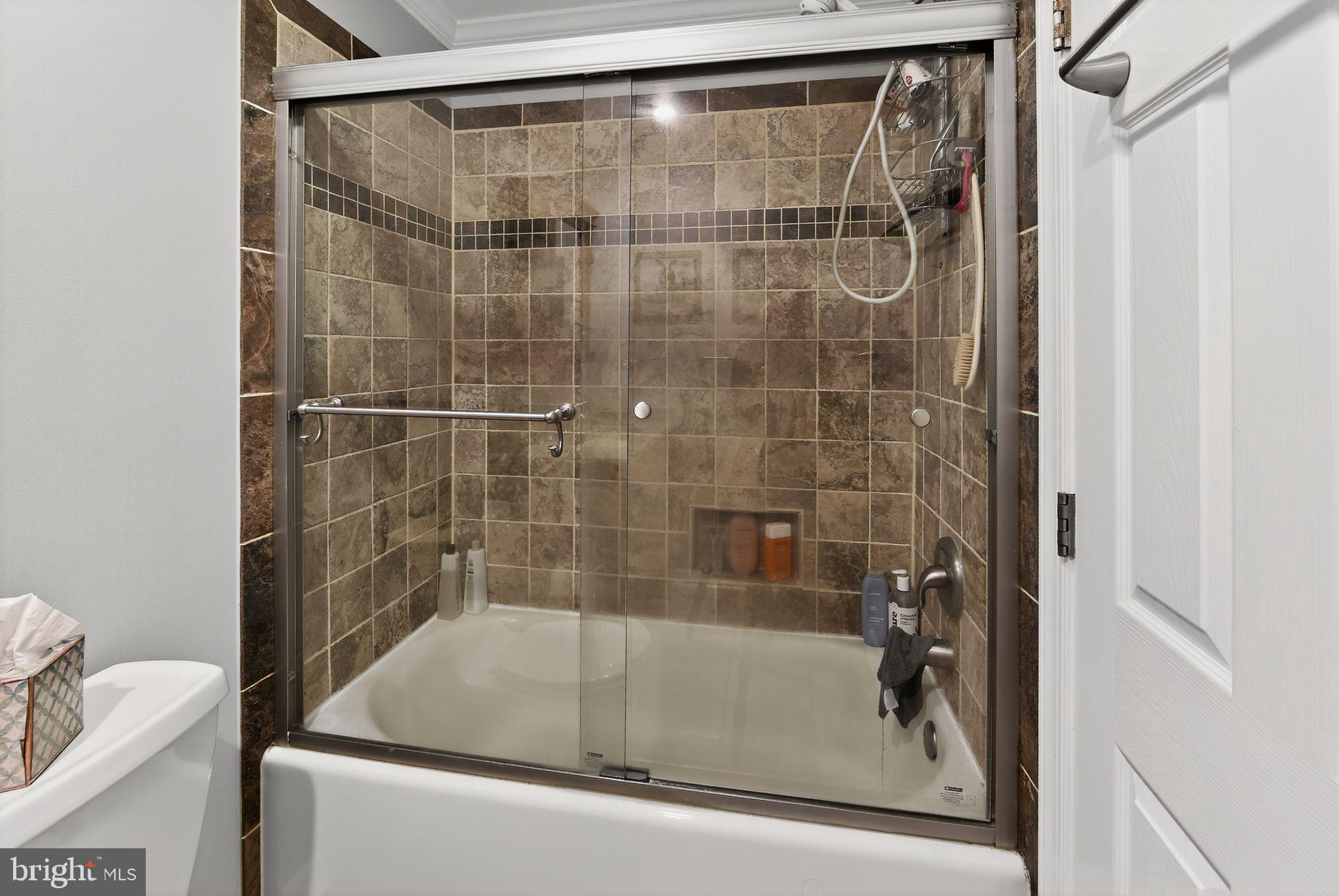 24 W JONATHAN COURT 24