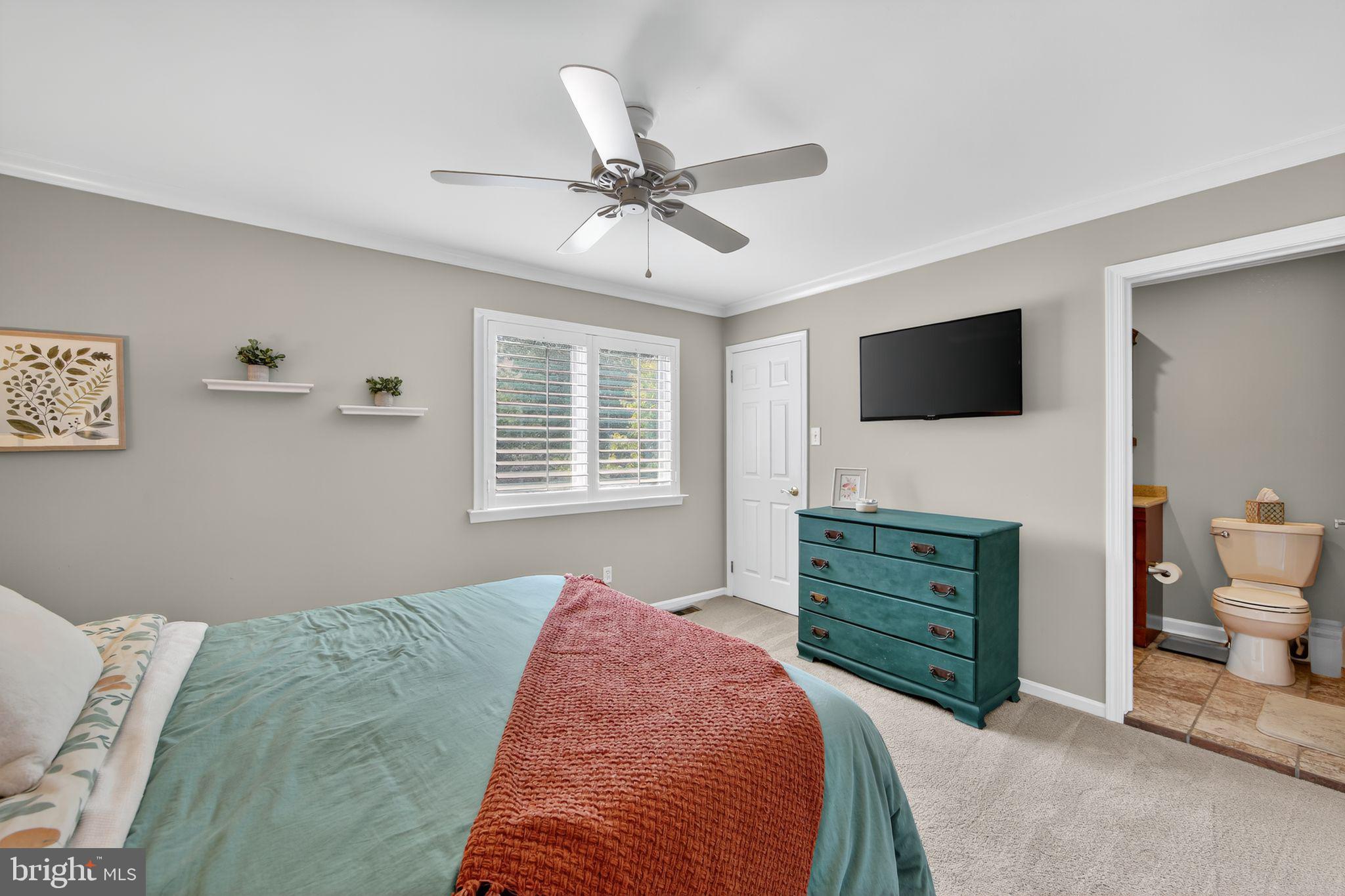 24 W JONATHAN COURT 24