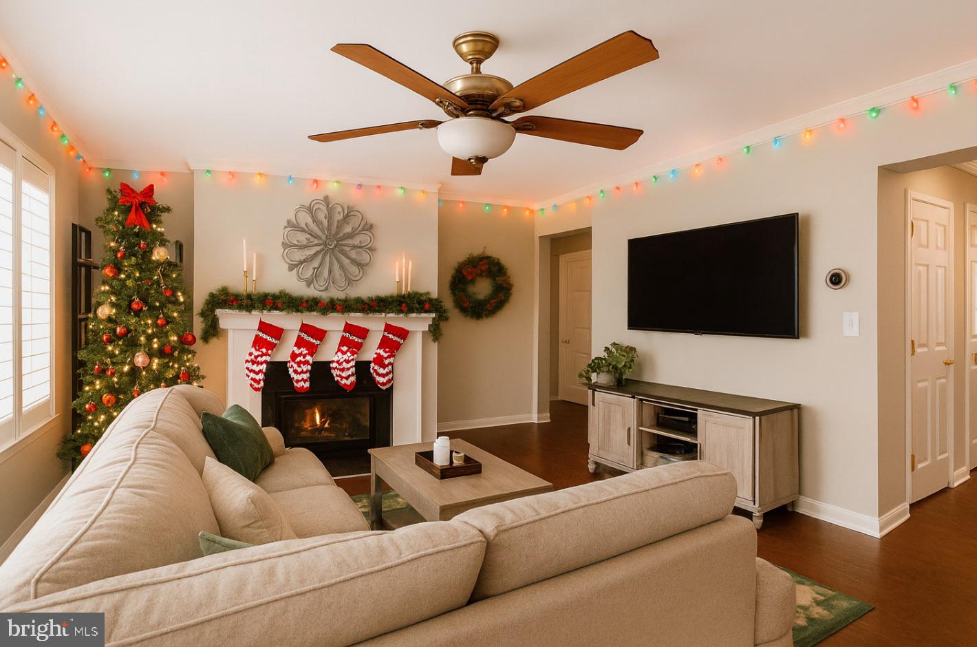 24 W JONATHAN COURT 24