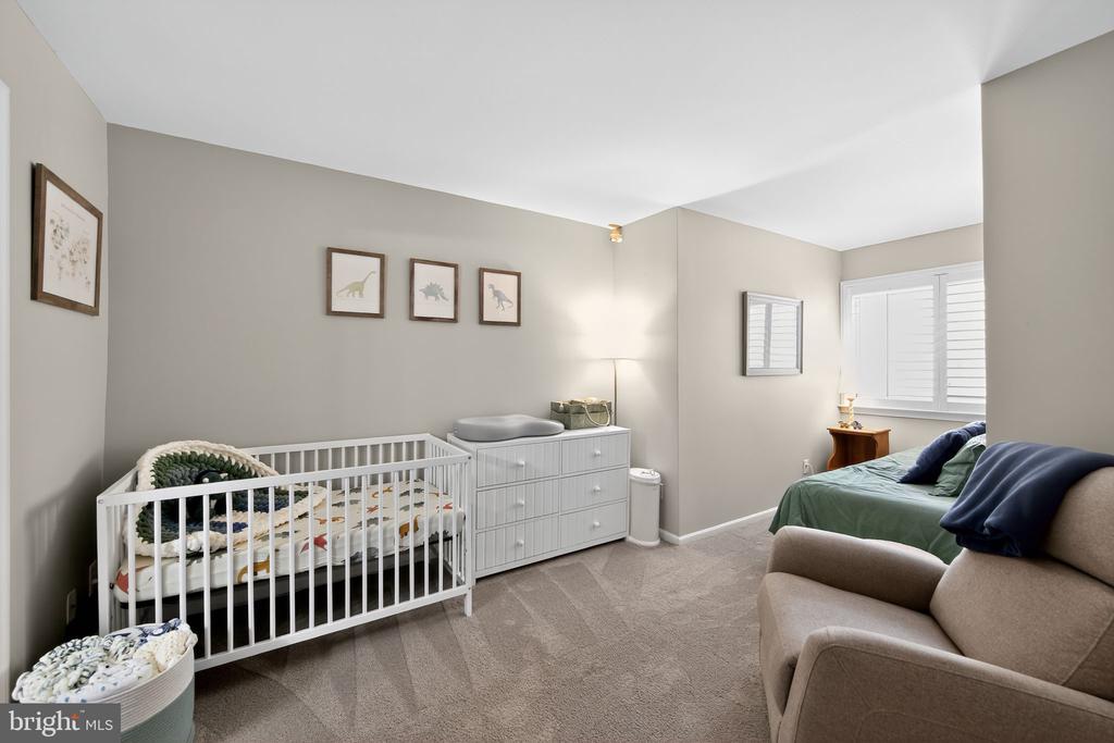 24 W JONATHAN COURT 24
