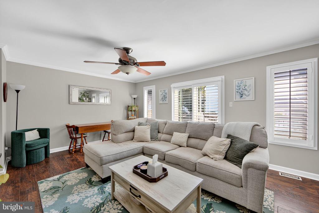 24 W JONATHAN COURT 24