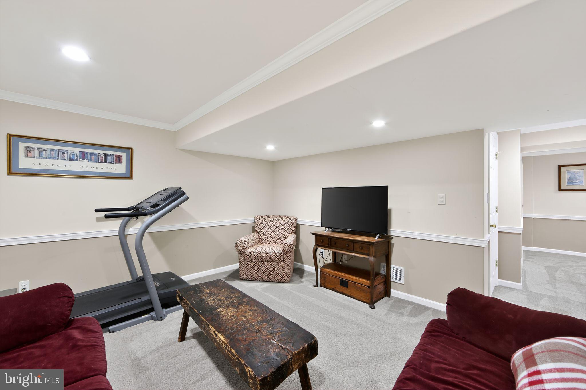 24 W JONATHAN COURT 24