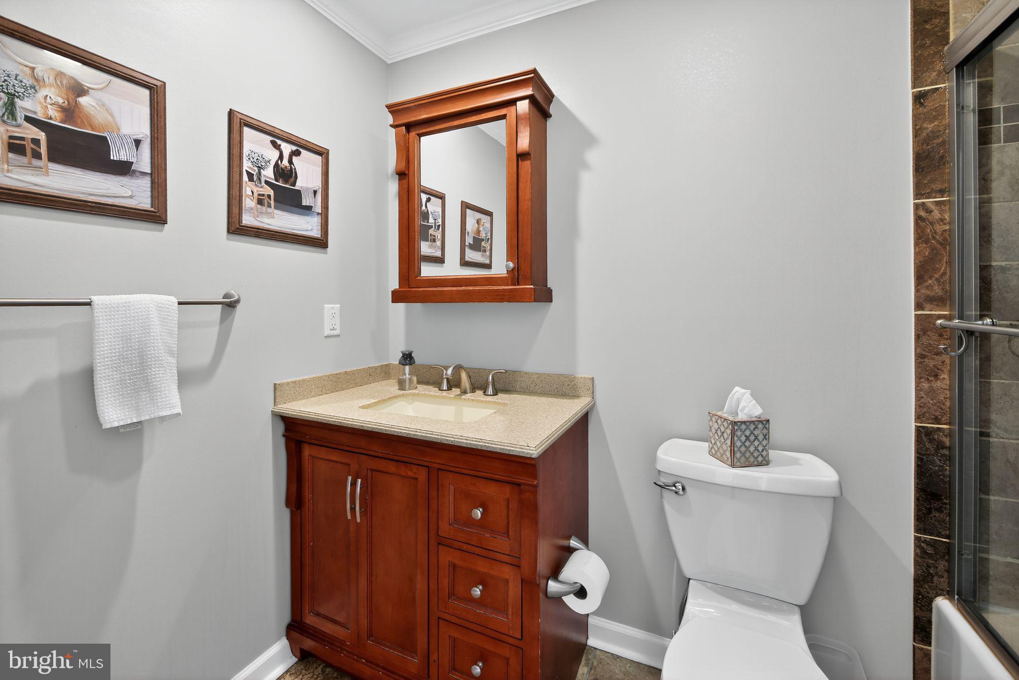 24 W JONATHAN COURT 24