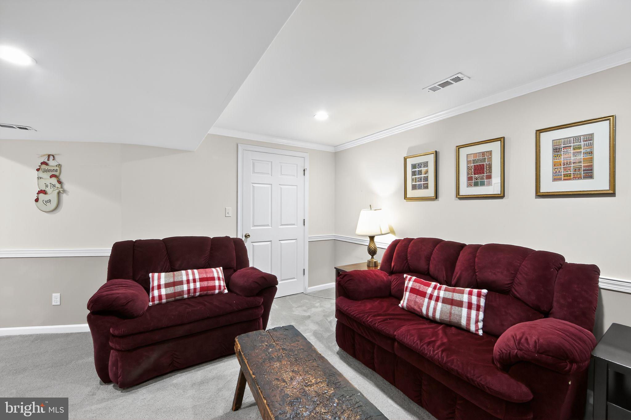 24 W JONATHAN COURT 24