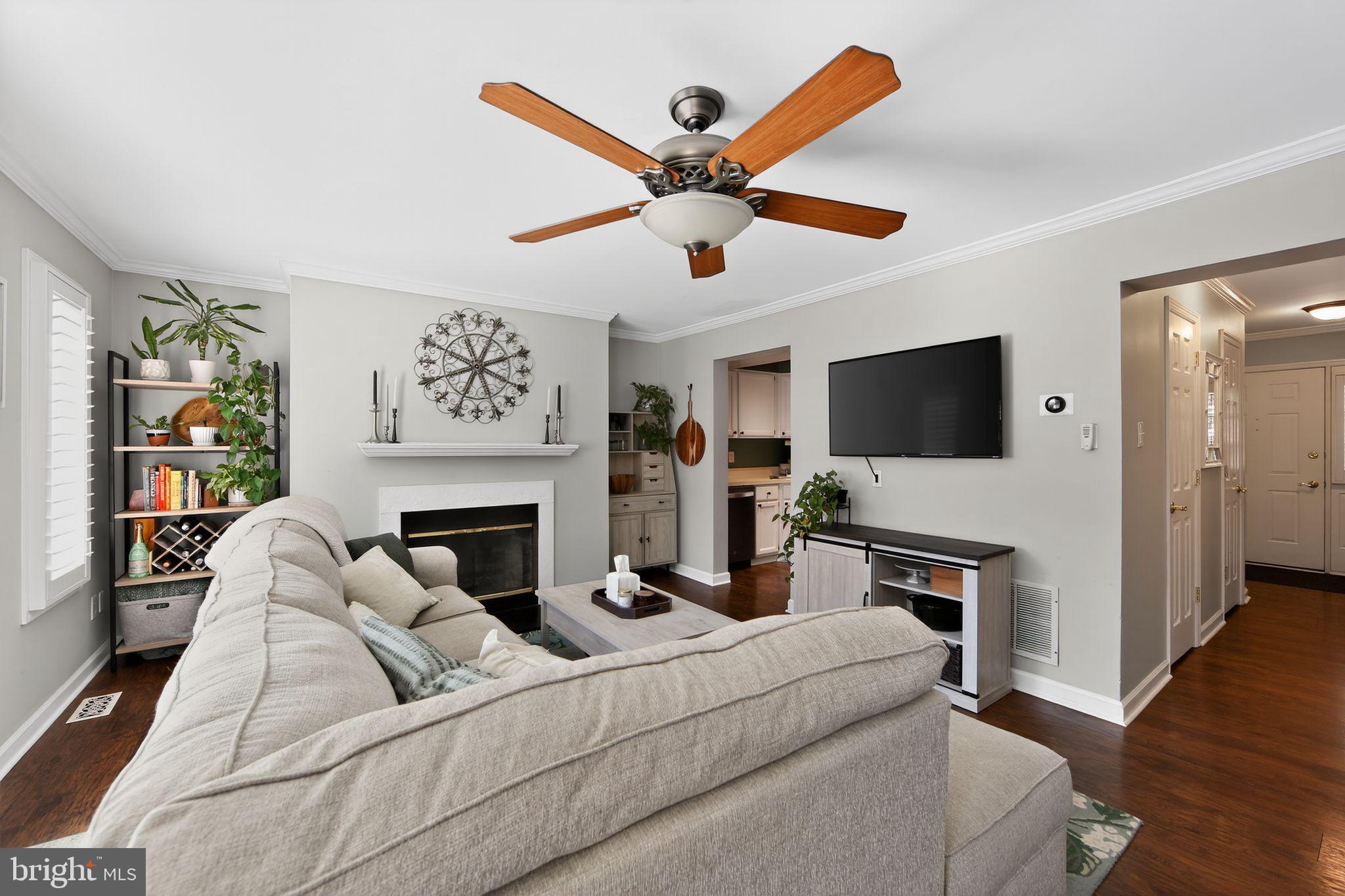 24 W JONATHAN COURT 24