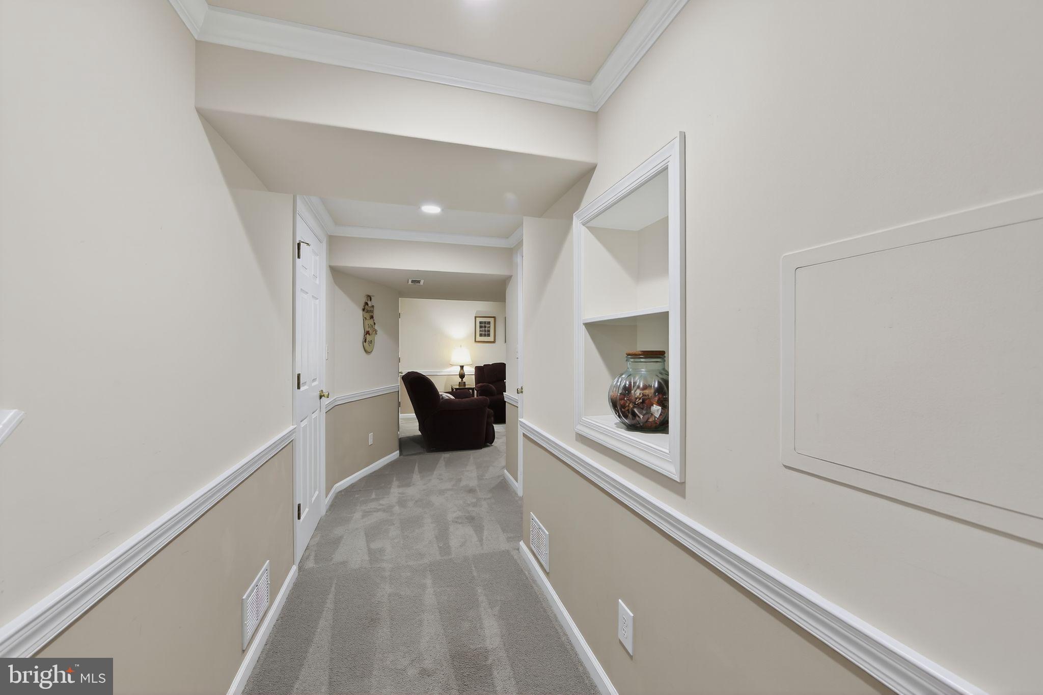 24 W JONATHAN COURT 24