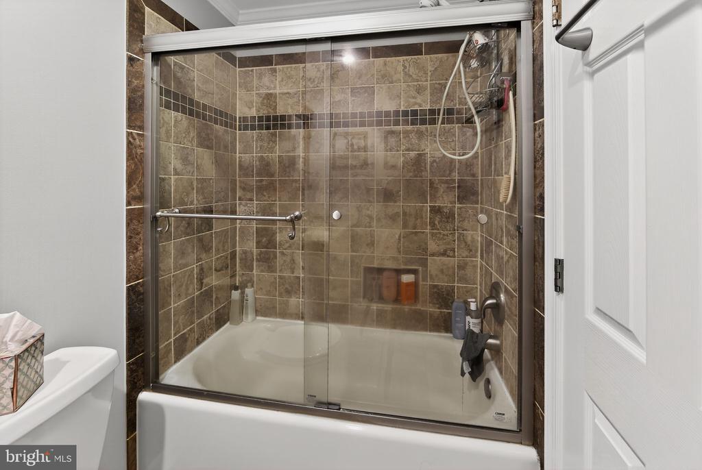 24 W JONATHAN COURT 24
