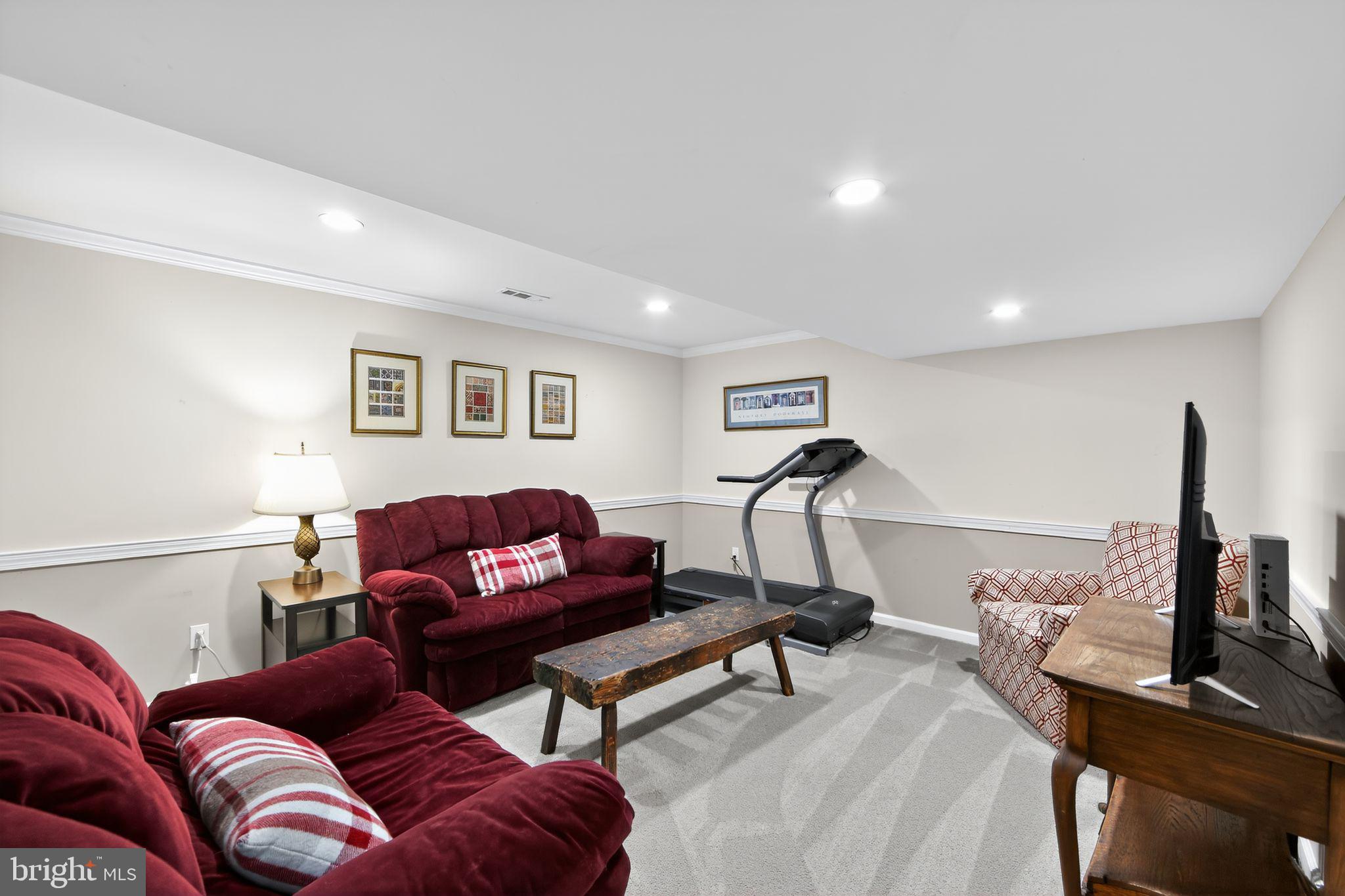 24 W JONATHAN COURT 24