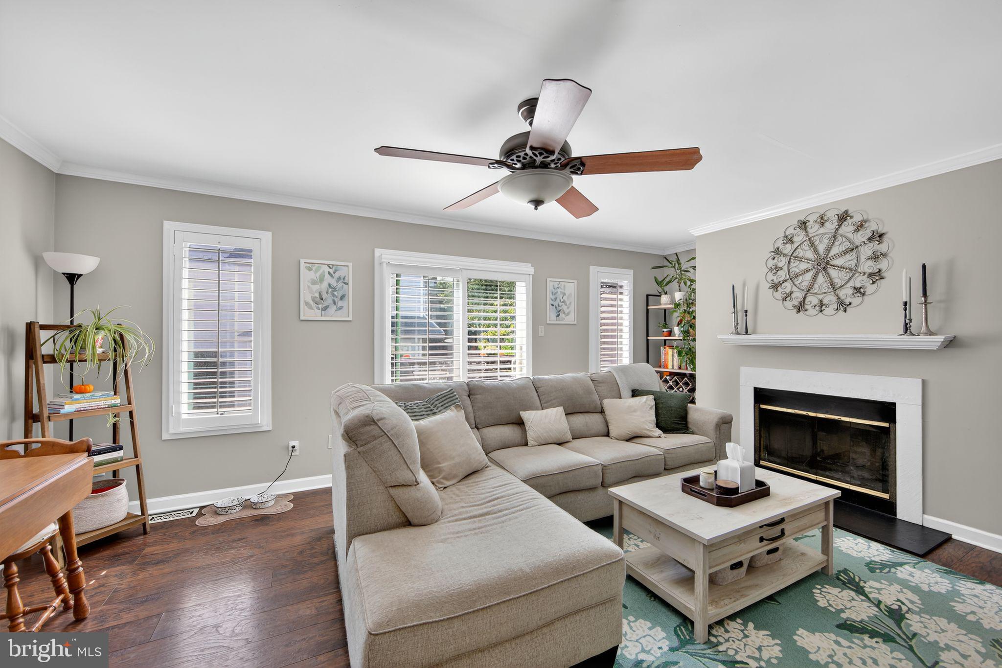 24 W JONATHAN COURT 24