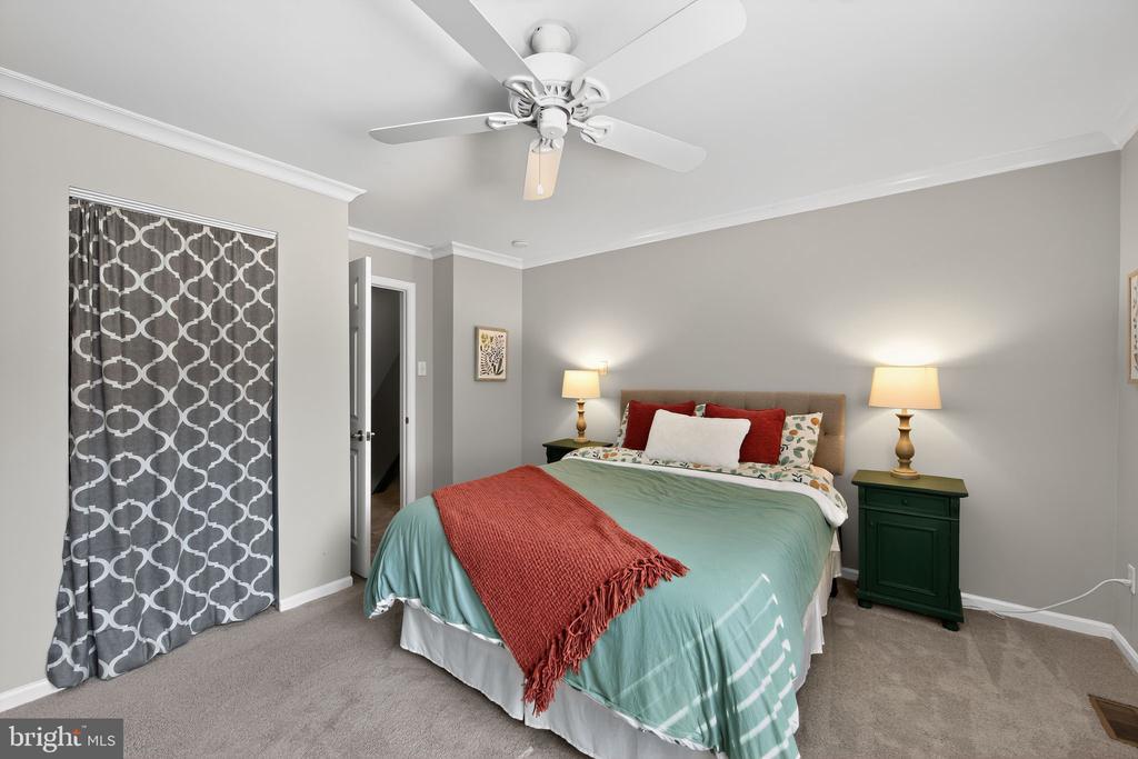 24 W JONATHAN COURT 24